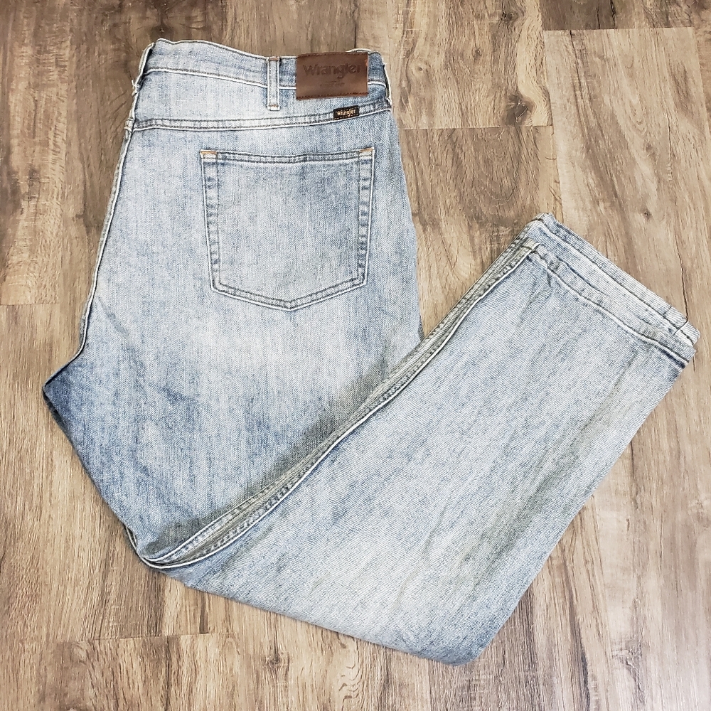 Wrangler Athletic Fit Light Wash 40 X 30 Men's Casual Denim Jeans MGW18IB‎